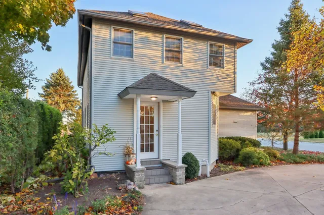 $349,500 | 1001 Edgewater Road, Fort Atkinson, WI 53538