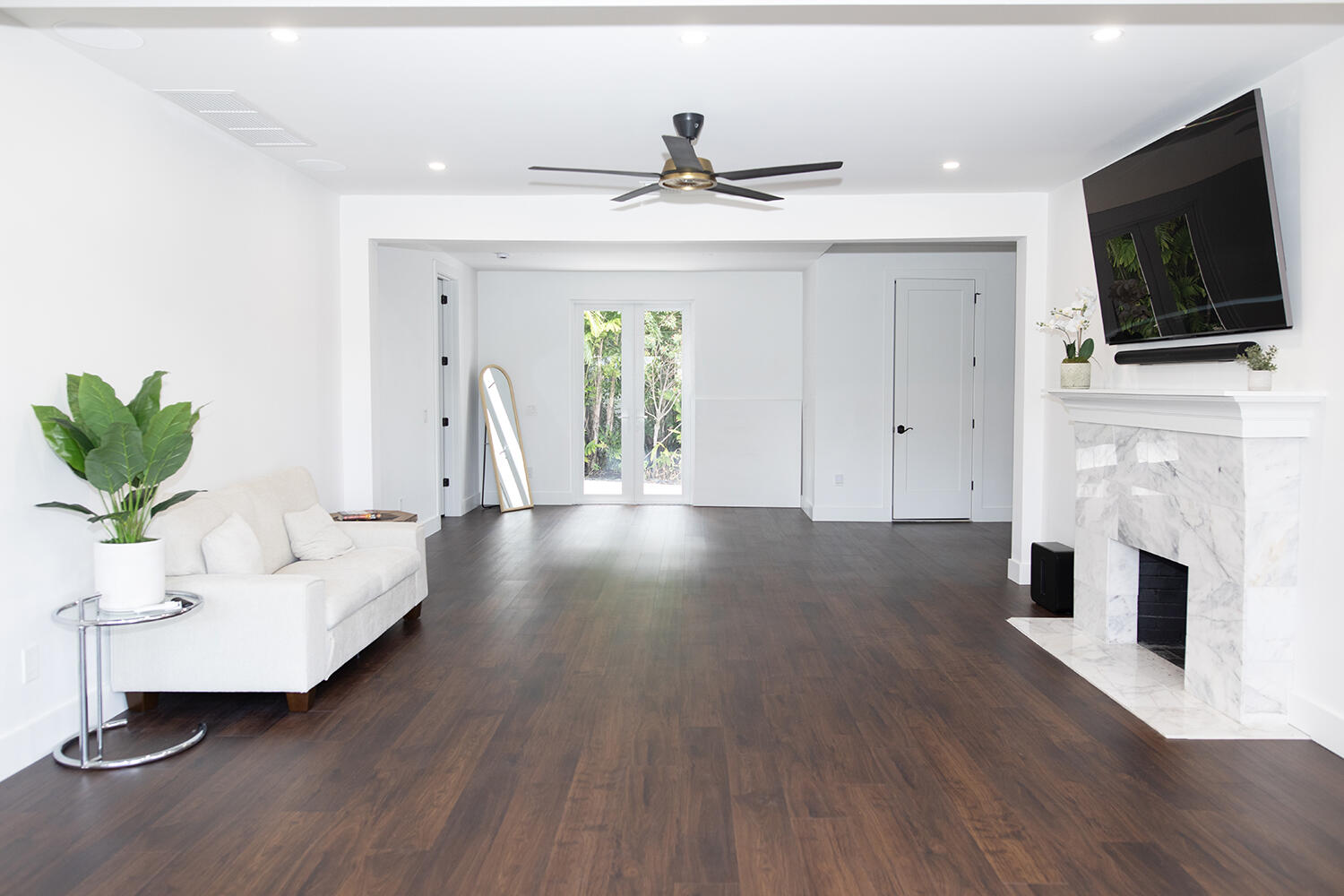 634 Southeast 3rd Avenue Delray Beach, FL 33483 - Photo 16 of 38 Living room 2