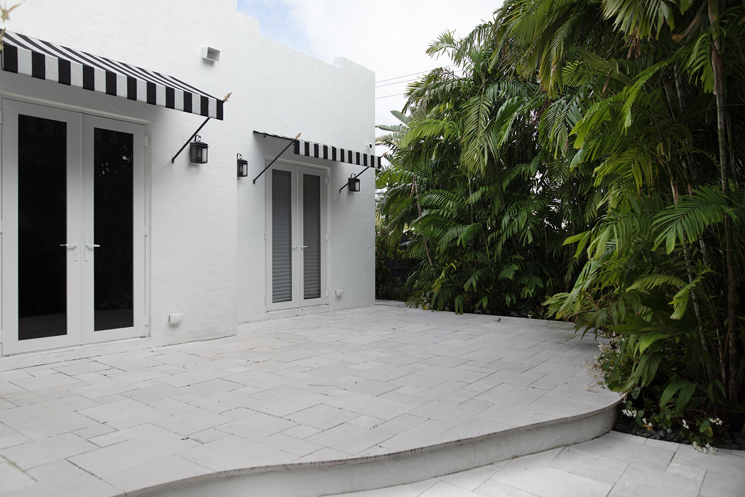 634 Southeast 3rd Avenue Delray Beach, FL 33483 - Photo 28 of 38 Outside Patio