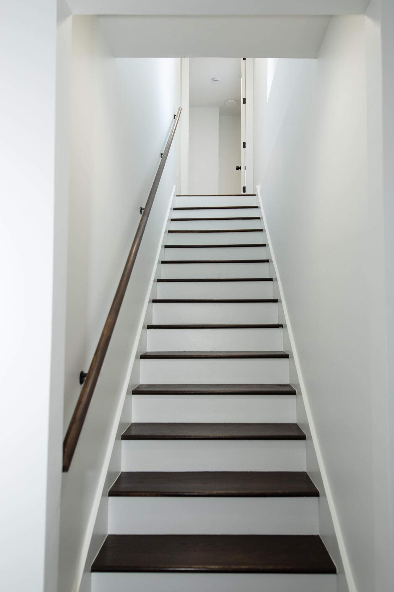 634 Southeast 3rd Avenue Delray Beach, FL 33483 - Photo 34 of 38 Staircase to master