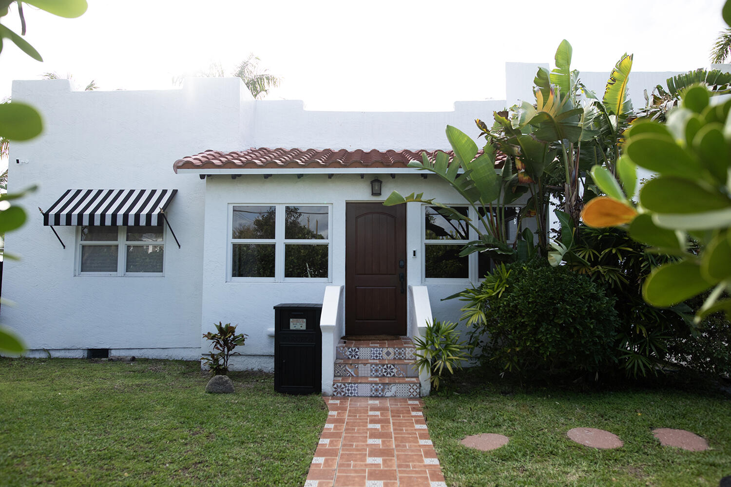 634 Southeast 3rd Avenue Delray Beach, FL 33483 - Photo 5 of 38 Front of the house