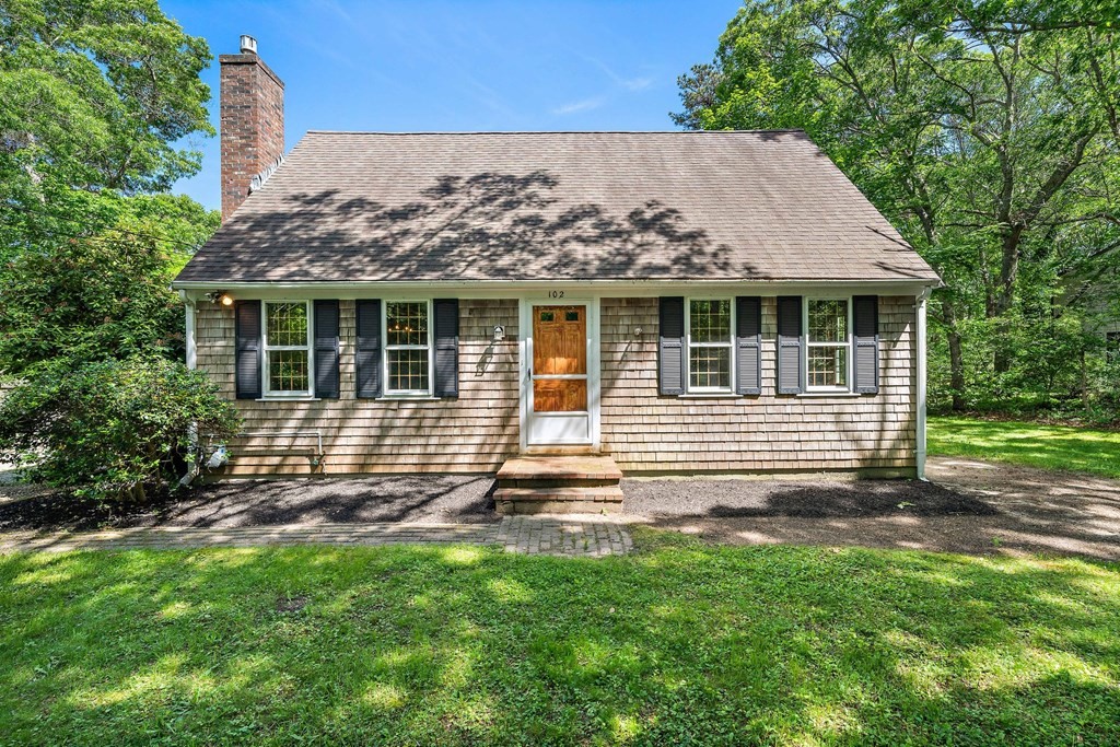 102 Quaker Meetinghouse Road Sandwich, MA 02537 - Photo 1 of 30 Gallery Image 1