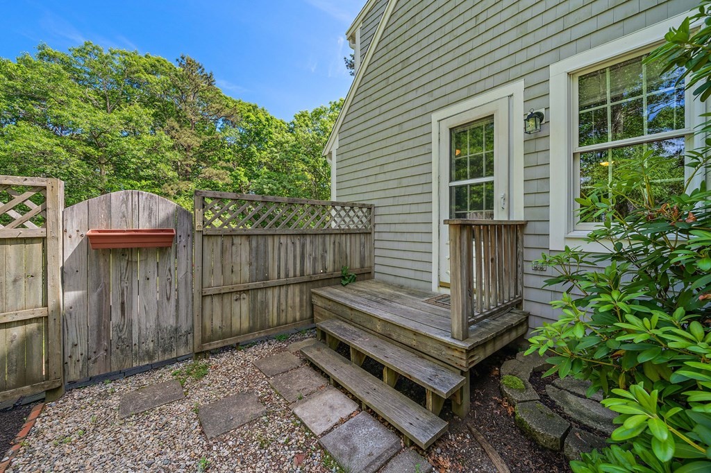 102 Quaker Meetinghouse Road Sandwich, MA 02537 - Photo 4 of 30 Gallery Image 4