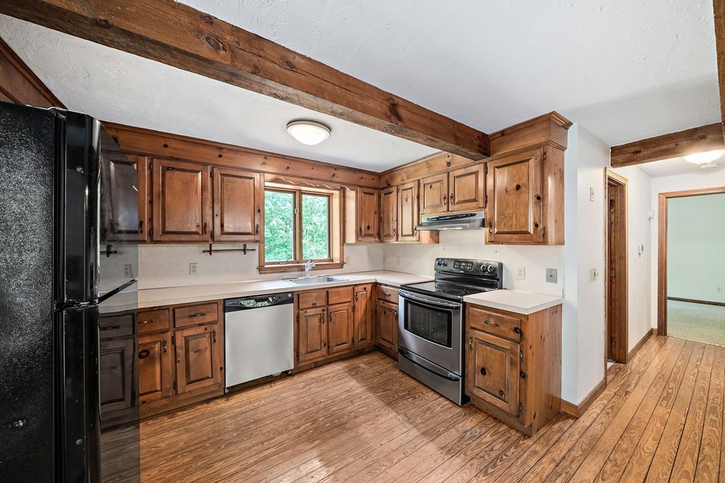 102 Quaker Meetinghouse Road Sandwich, MA 02537 - Photo 6 of 30 Gallery Image 6
