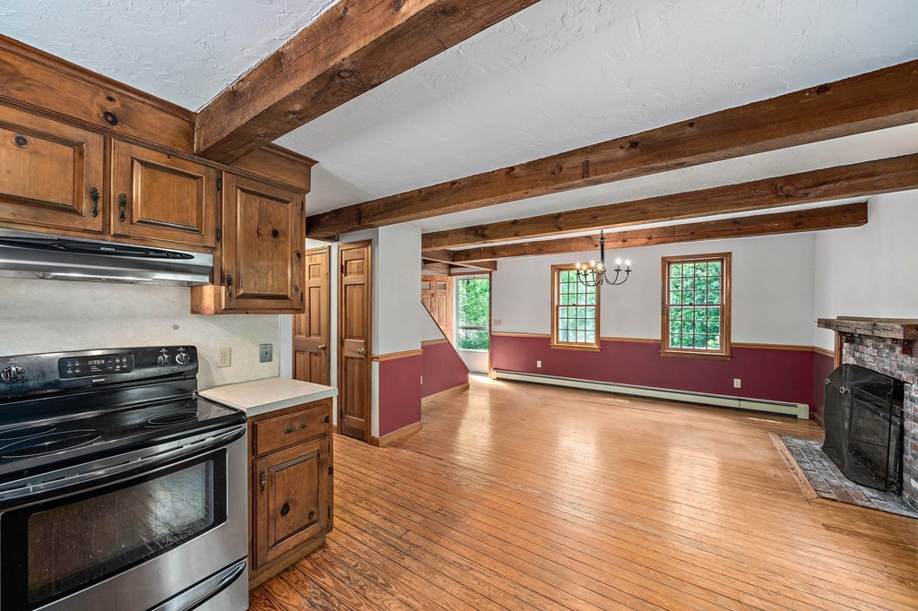 102 Quaker Meetinghouse Road Sandwich, MA 02537 - Photo 8 of 30 Gallery Image 8