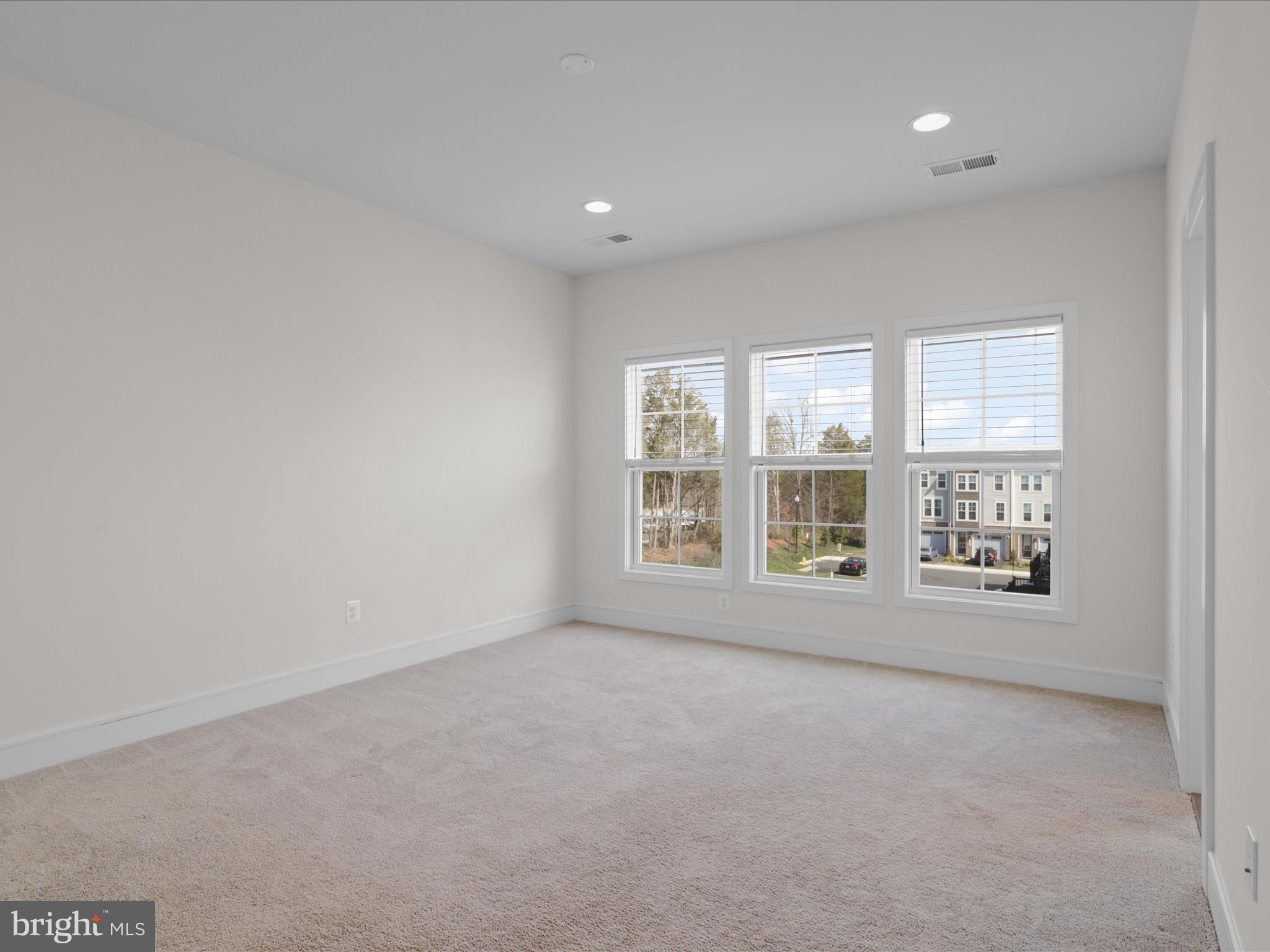 14564 Alsace Lane Gainesville, VA 20155 - Photo 20 of 44 a view of an empty room with a window