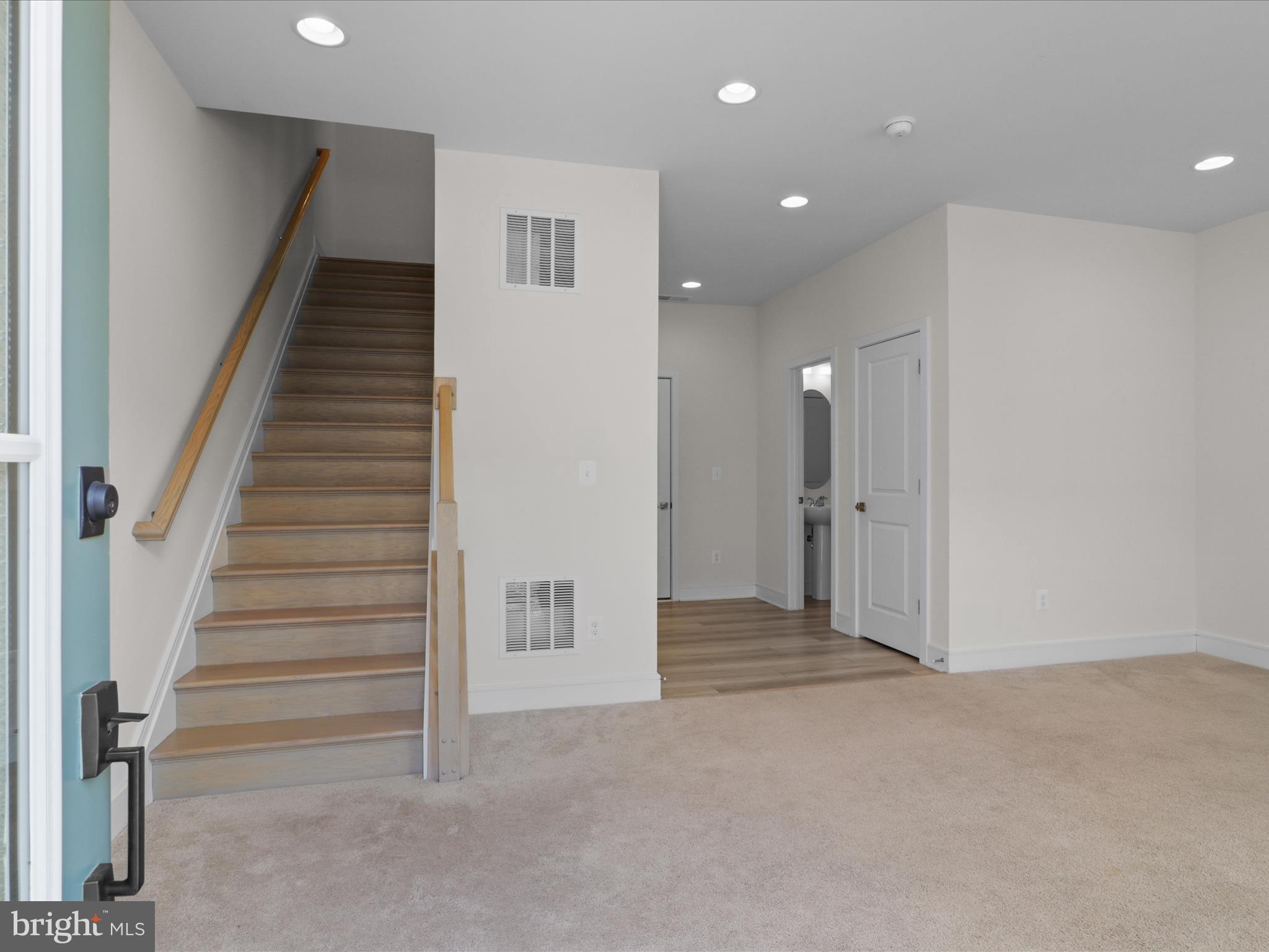 14564 Alsace Lane Gainesville, VA 20155 - Photo 4 of 44 a view of entryway