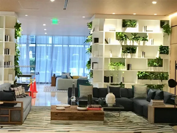 $5,200 | 55 Southwest 9th Street, Unit 2901, Miami, FL 33130