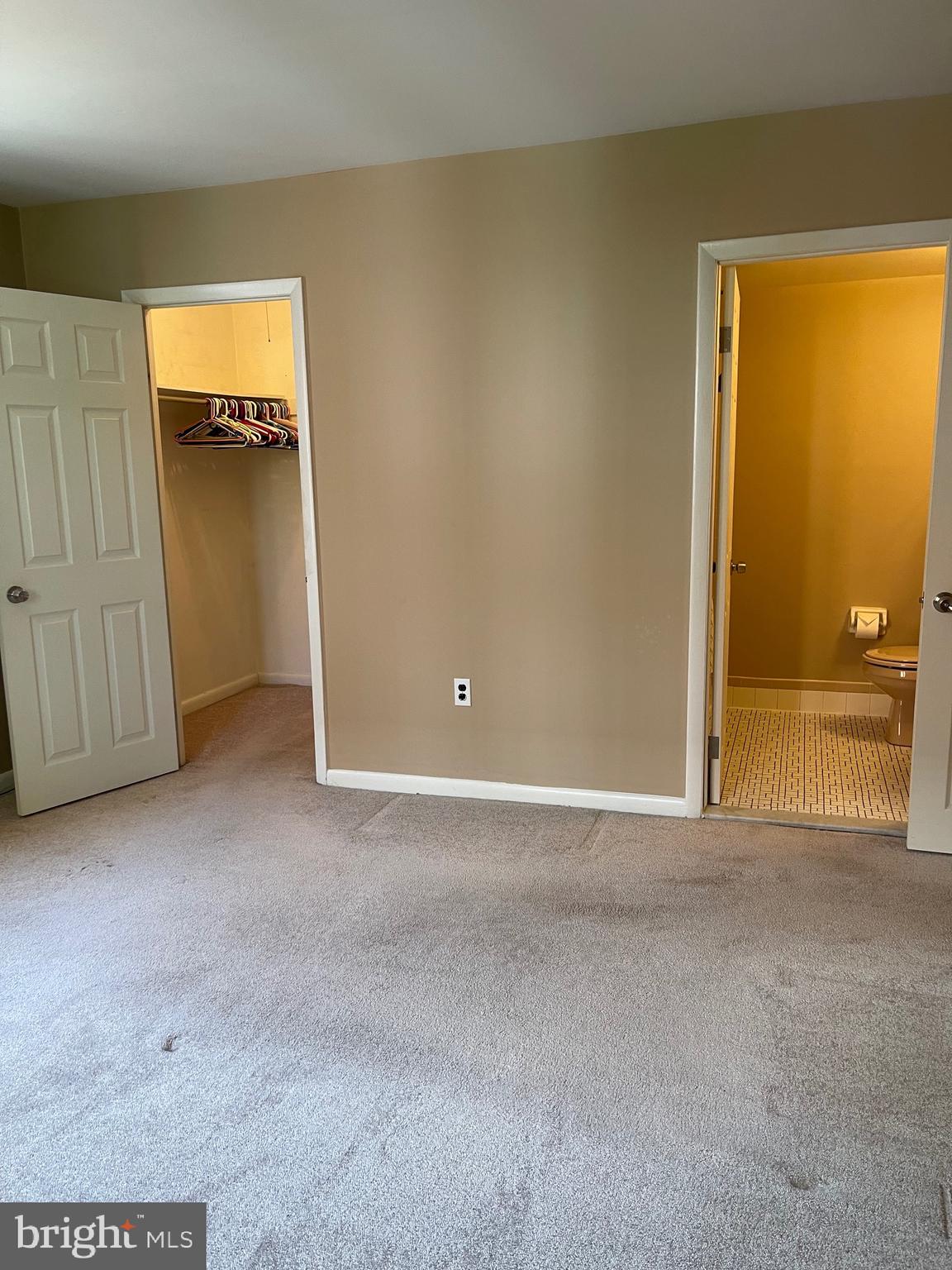 804 South Avenue, Unit D7 Secane, PA 19018 - Photo 19 of 33 an empty room with windows and closet