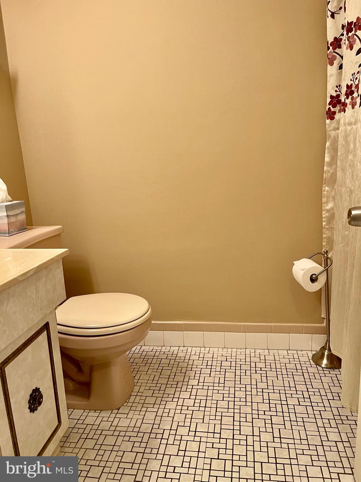 804 South Avenue, Unit D7 Secane, PA 19018 - Photo 28 of 35 a bathroom with a toilet and a shower