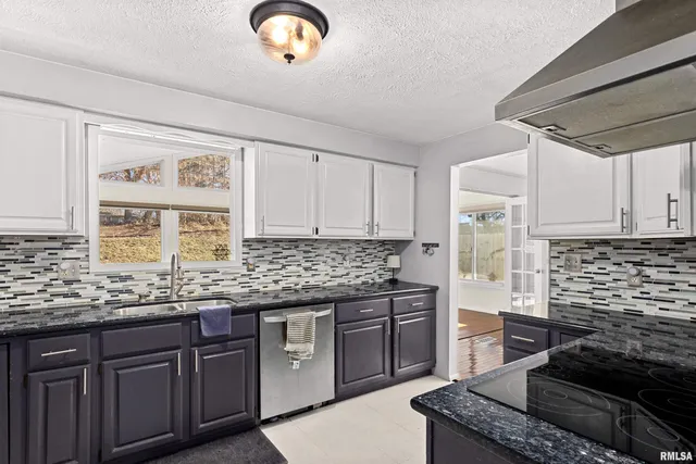 $244,900 | 6812 North Kimberly Drive, Peoria, IL 61614