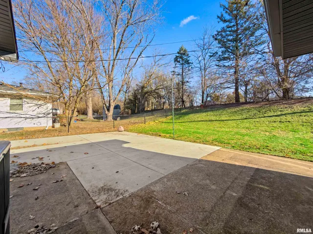 $244,900 | 6812 North Kimberly Drive, Peoria, IL 61614