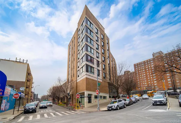 $145,000 | 150 Featherbed Lane, Unit 4B | Morris Heights