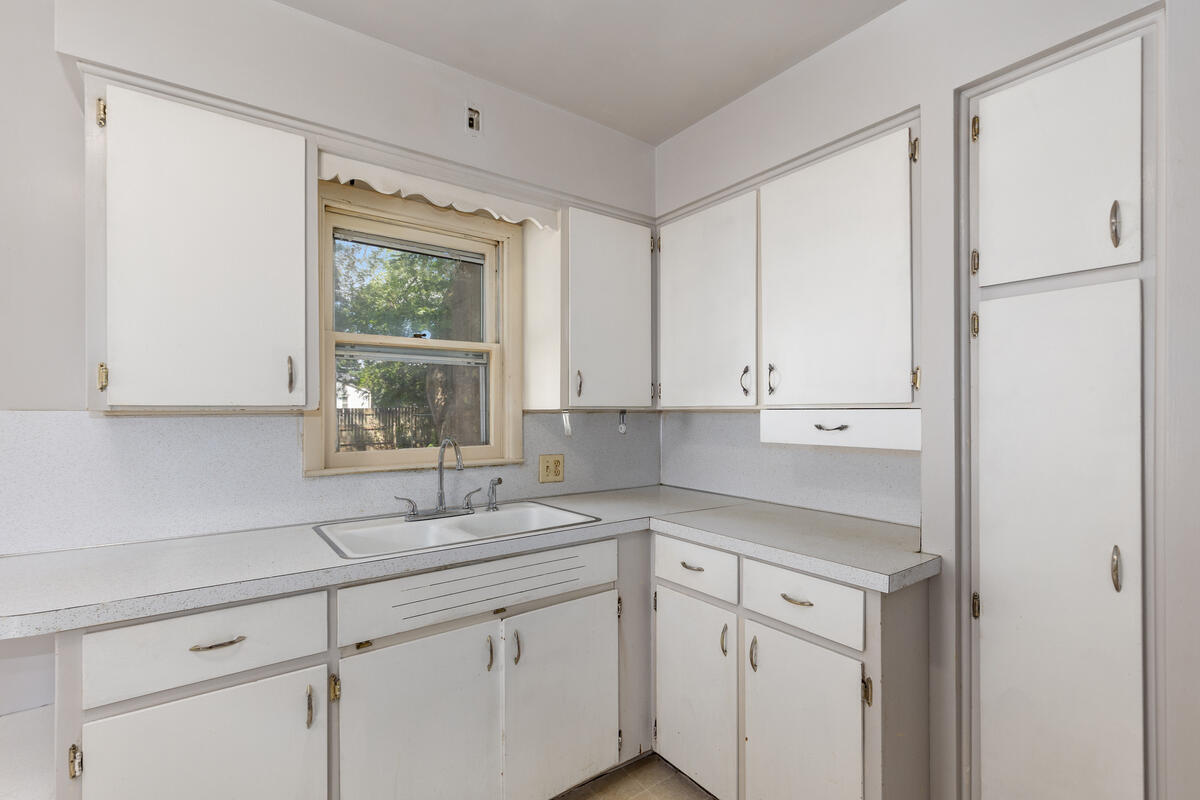 2519 Woodward Avenue Southwest Wyoming, MI 49509 - Photo 6 of 24 2519-Woodward_005