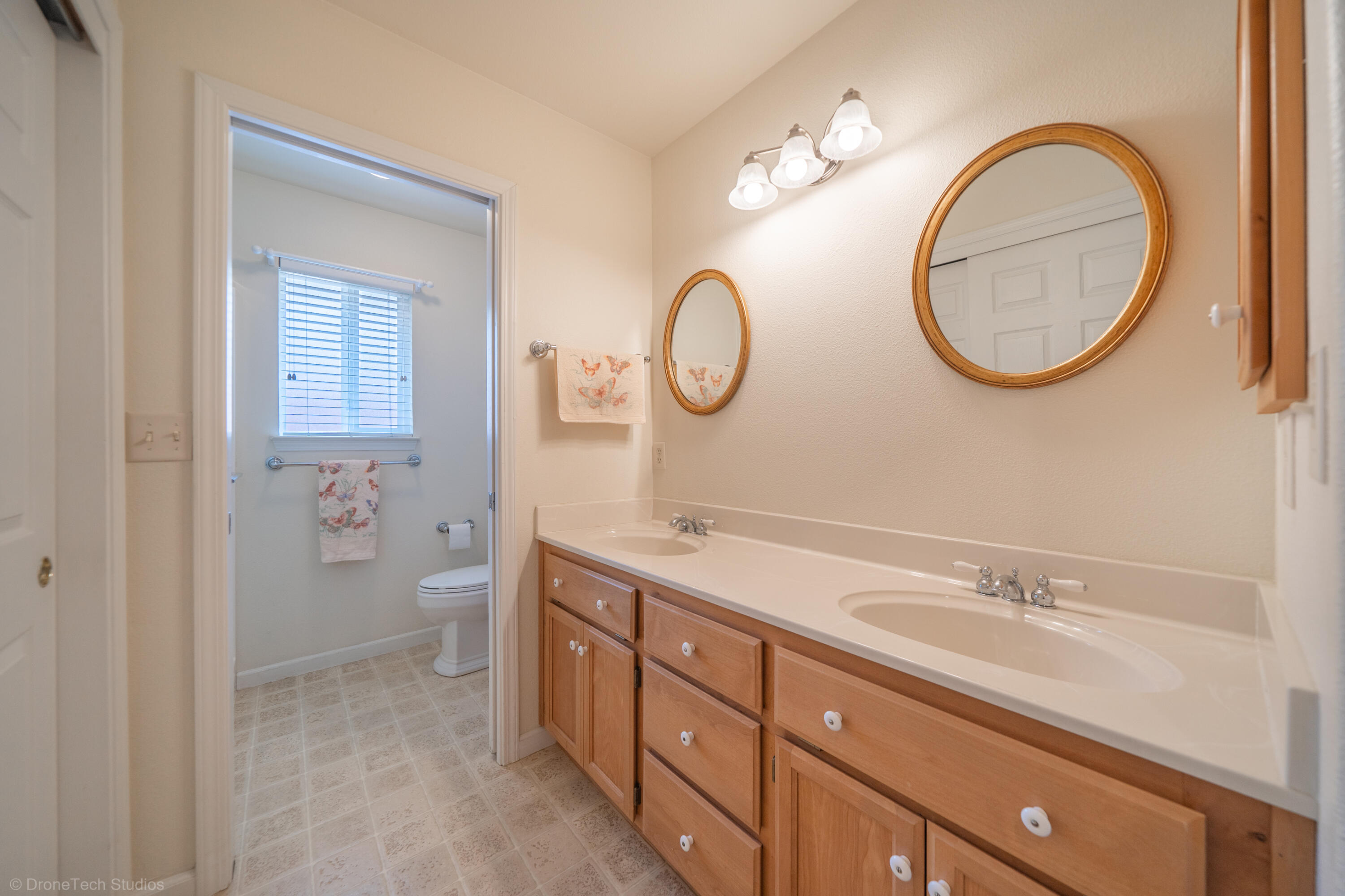 1385 Bully Choop Trail Redding, CA 96003 - Photo 14 of 36 Master Bathroom