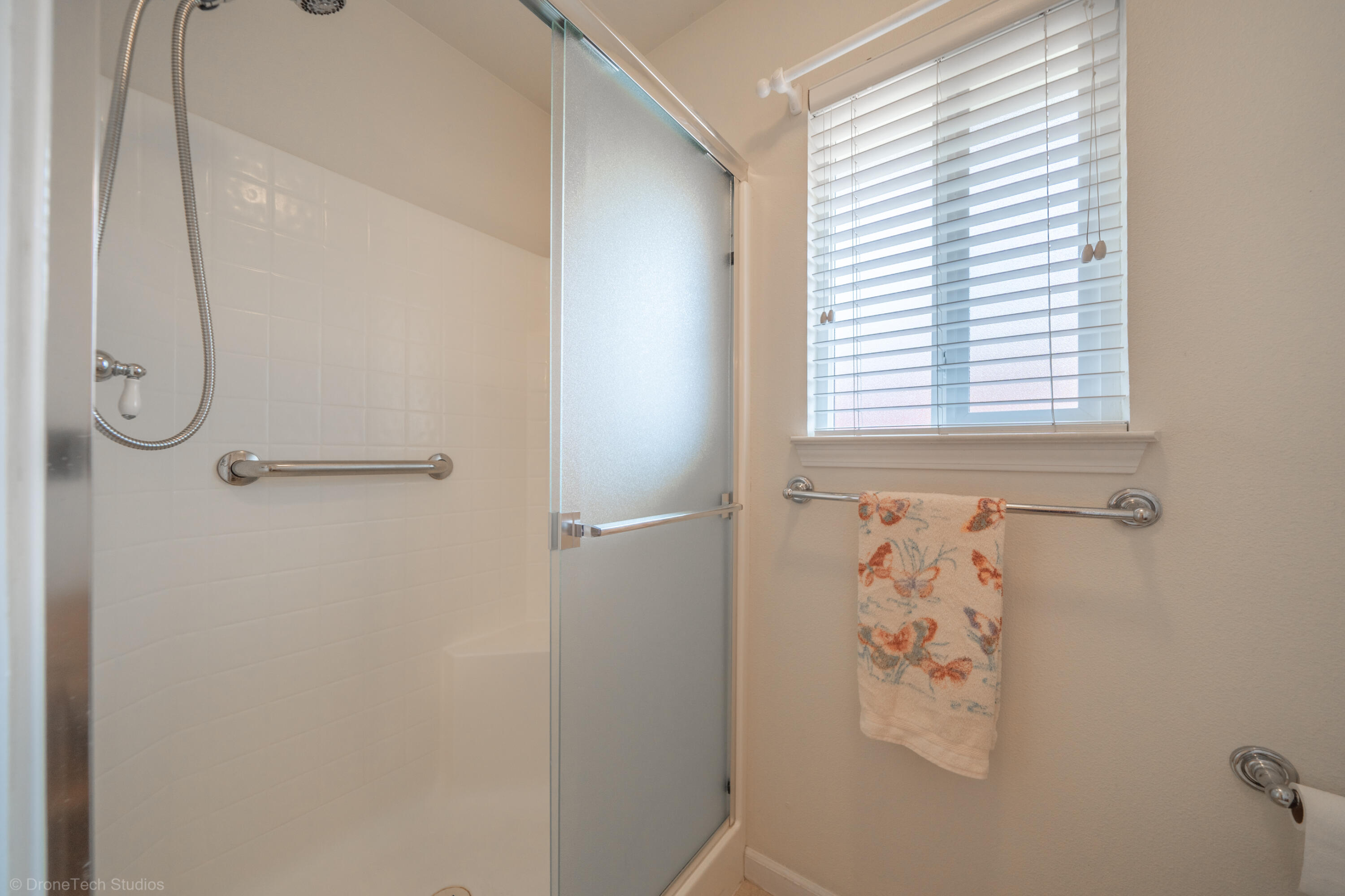 1385 Bully Choop Trail Redding, CA 96003 - Photo 15 of 36 Master Bath