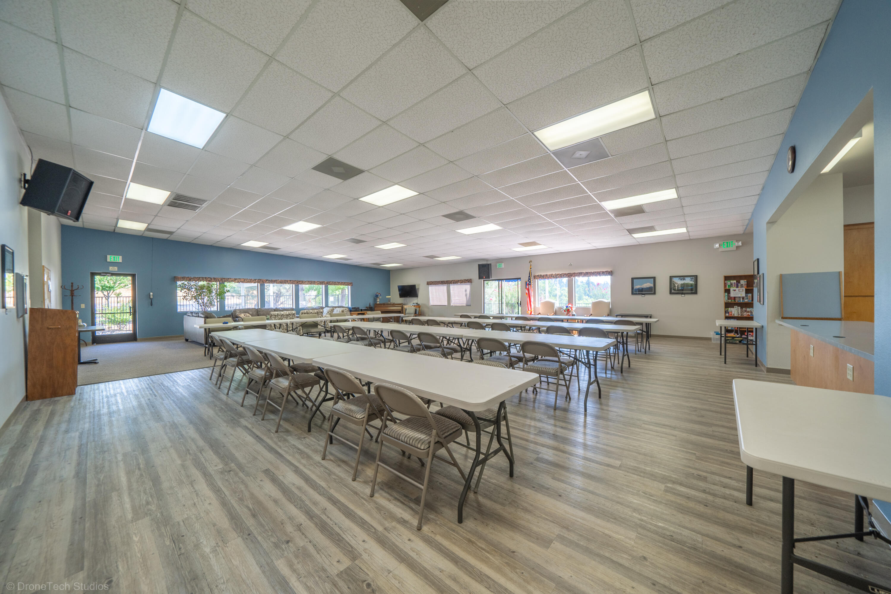 1385 Bully Choop Trail Redding, CA 96003 - Photo 23 of 36 Club House-Dining