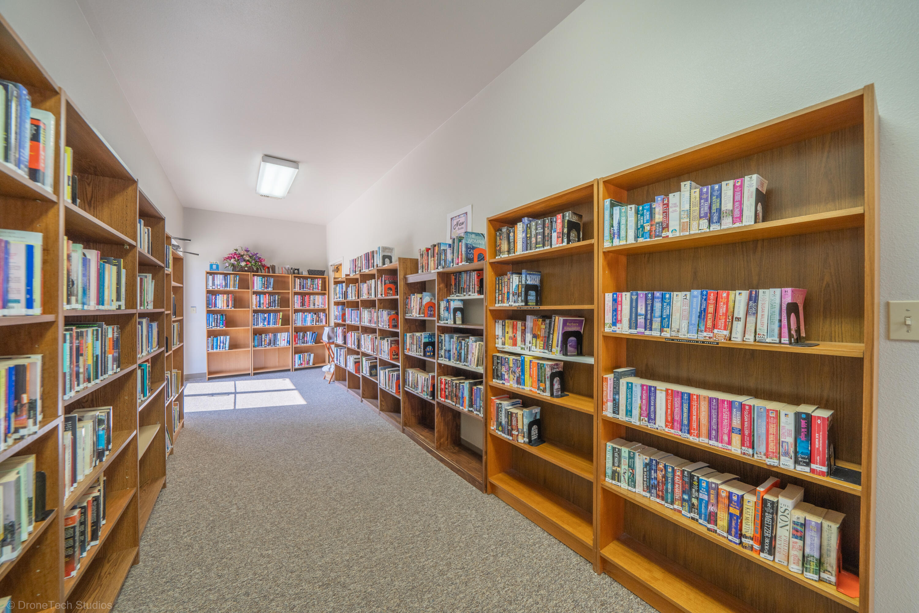 1385 Bully Choop Trail Redding, CA 96003 - Photo 25 of 36 Club House-Library