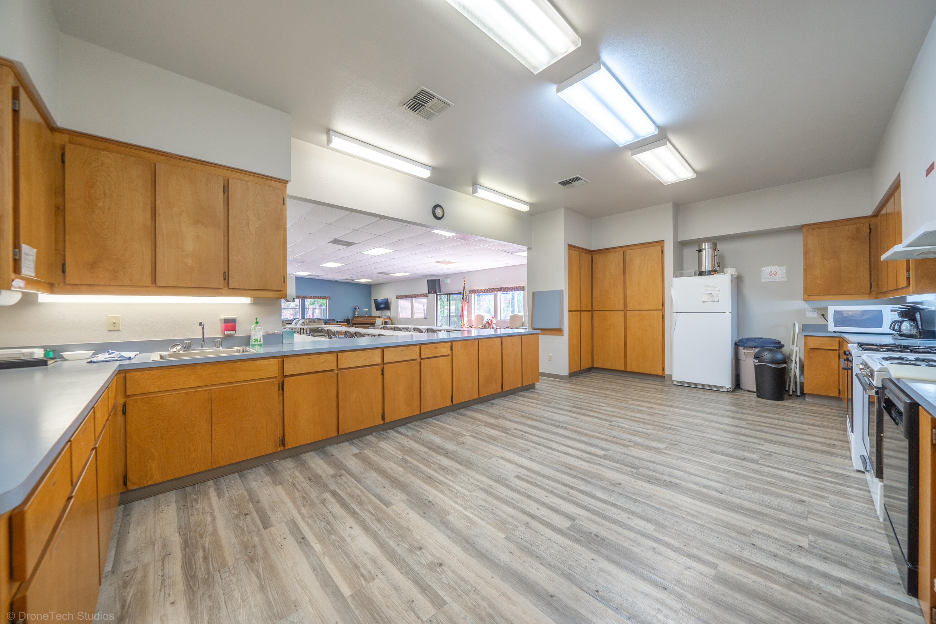 1385 Bully Choop Trail Redding, CA 96003 - Photo 27 of 36 Club House-Serving Counters