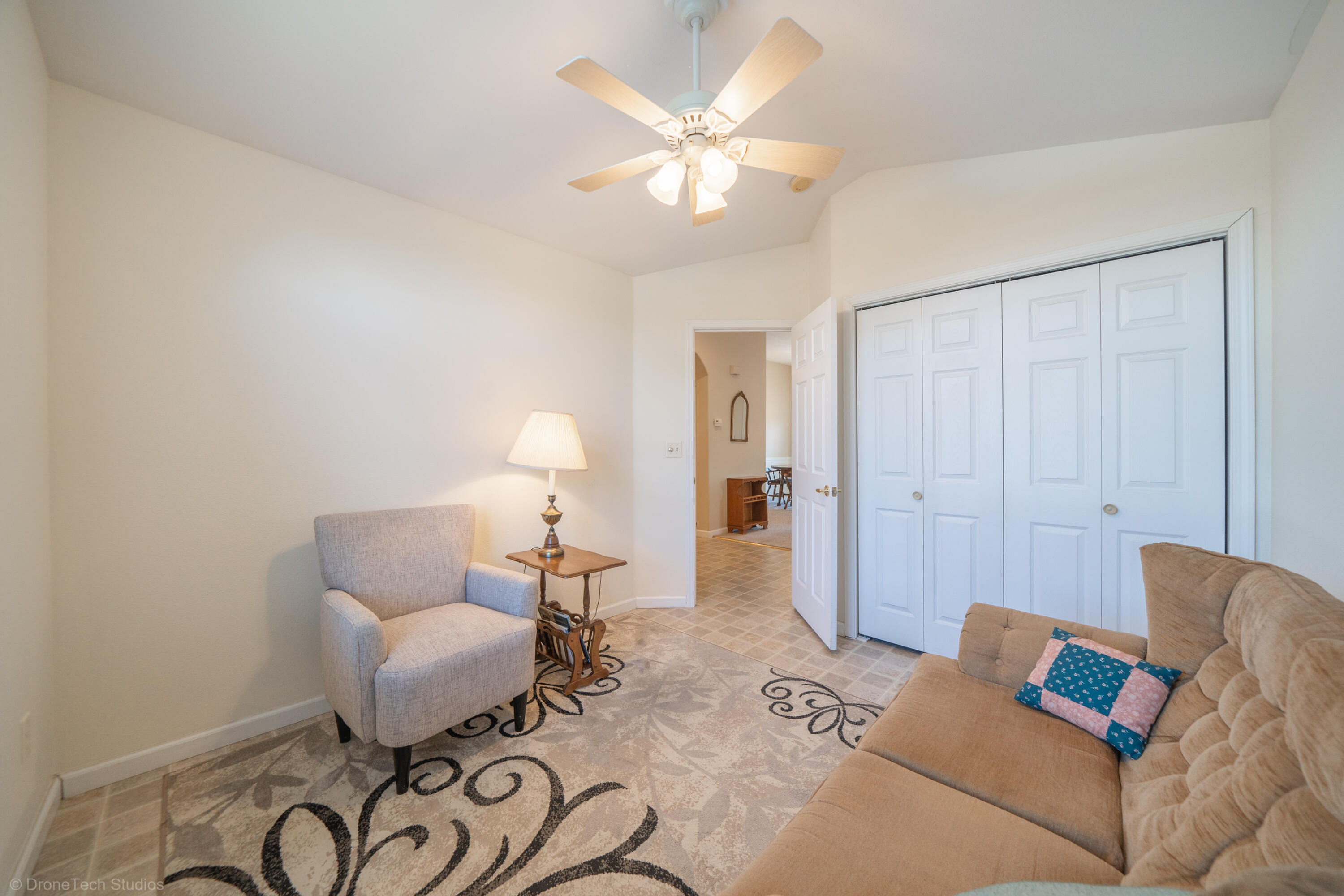 1385 Bully Choop Trail Redding, CA 96003 - Photo 5 of 36 3rd Bedroom