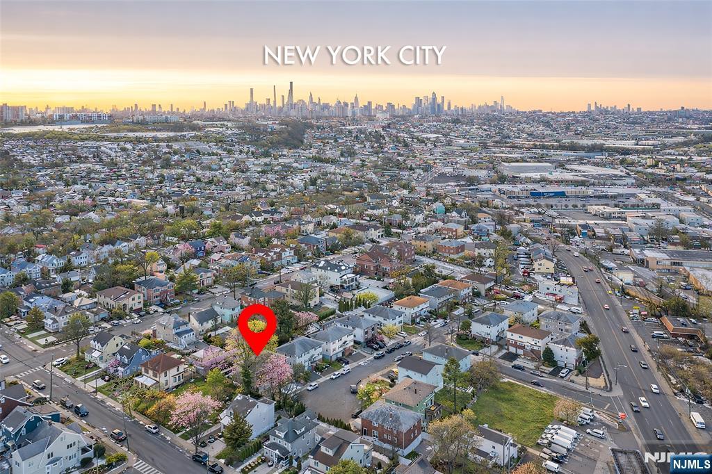 410 Mayer Court Ridgefield, NJ 07657 - Photo 22 of 22 an aerial view of multiple house