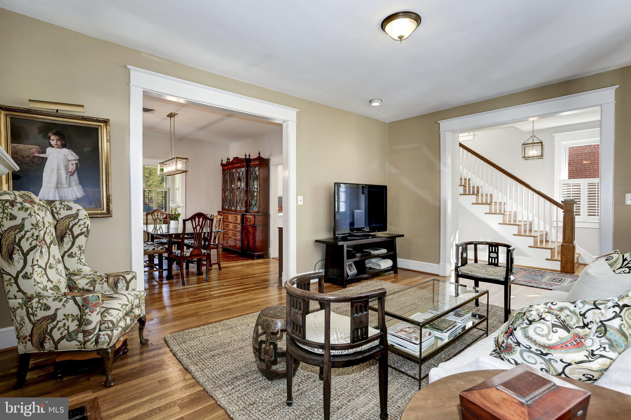 1109 Russell Road Alexandria, VA 22301 - Photo 13 of 50 Living room