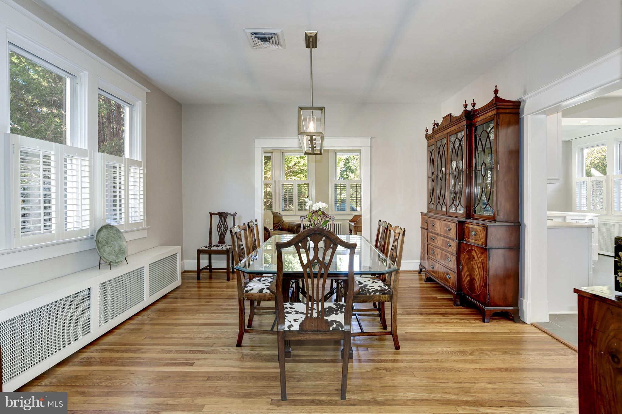 1109 Russell Road Alexandria, VA 22301 - Photo 15 of 50 Gracious dining room