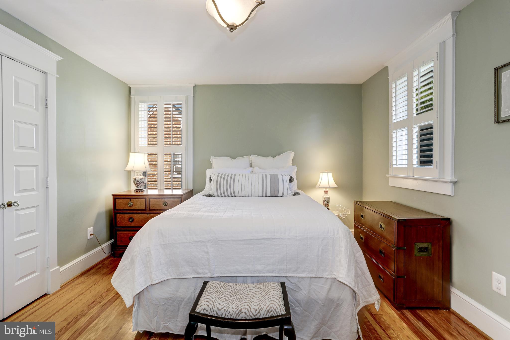 1109 Russell Road Alexandria, VA 22301 - Photo 27 of 50 Owner's suite