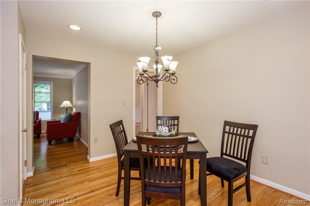 265 Ridgemont Road Grosse Pointe, MI 48236 - Photo 11 of 47 IMG_5033.jpg