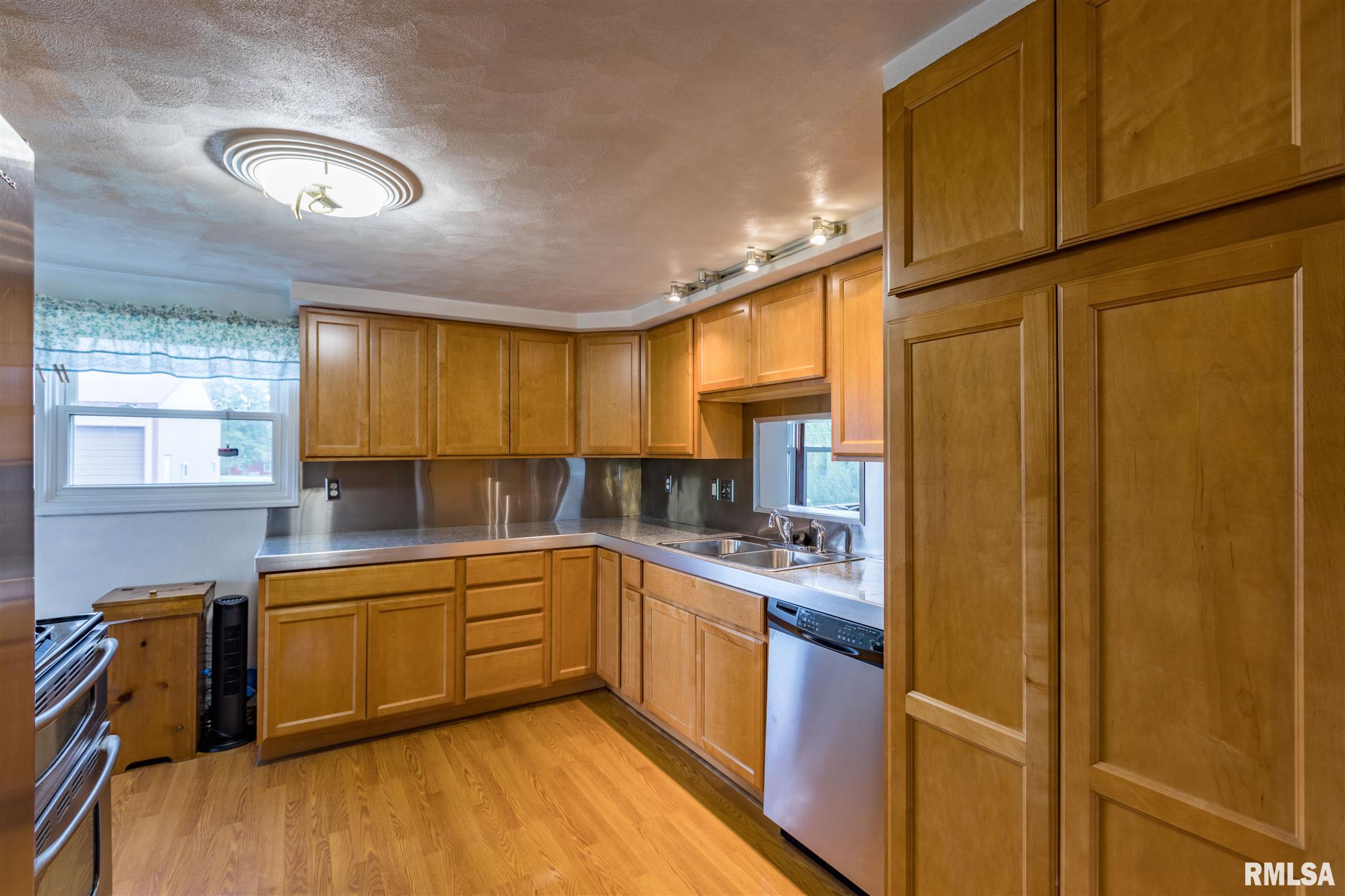 9306 143rd Street West Taylor Ridge, IL 61284 - Photo 6 of 30