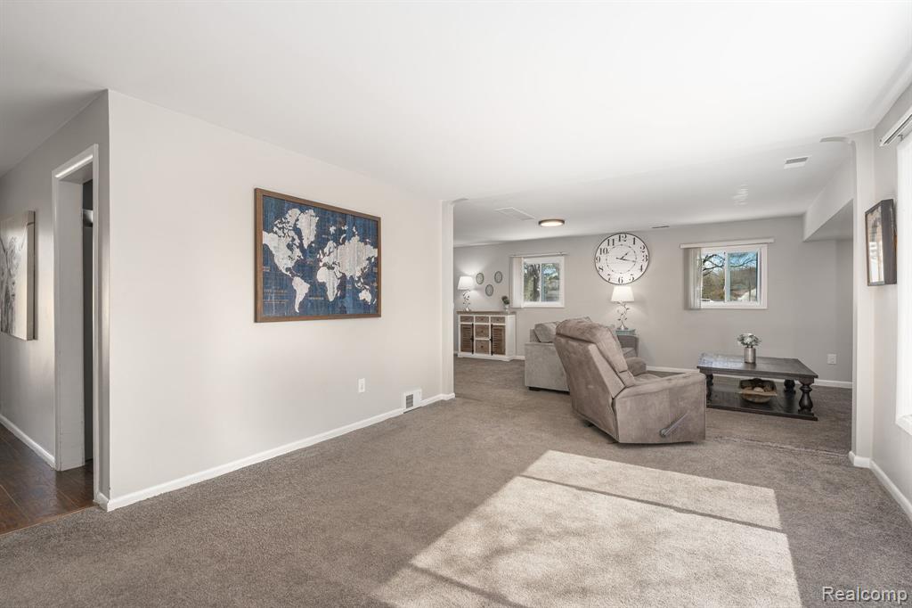 6460 Hermana Road West Bloomfield, MI 48324 - Photo 8 of 25 Gallery Image 8