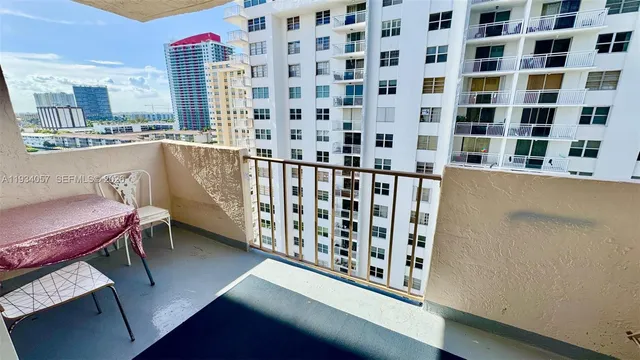 $2,193 | 1865 South Ocean Drive, Unit 11B, Hallandale Beach, FL 33009