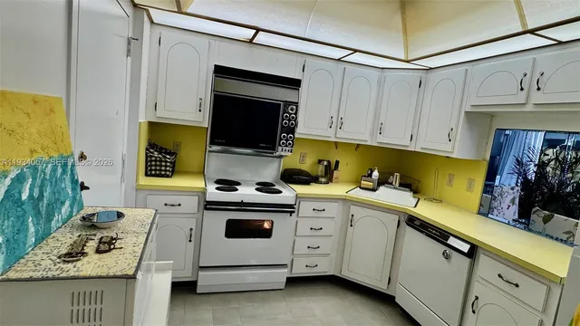 $2,193 | 1865 South Ocean Drive, Unit 11B, Hallandale Beach, FL 33009