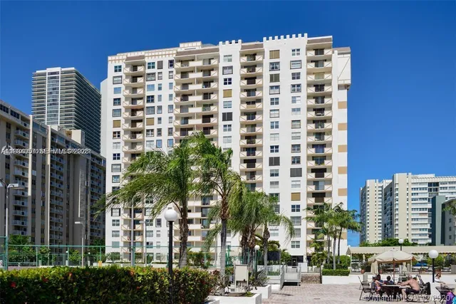 $2,193 | 1865 South Ocean Drive, Unit 11B, Hallandale Beach, FL 33009