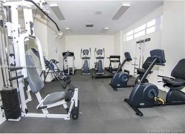$2,193 | 1865 South Ocean Drive, Unit 11B, Hallandale Beach, FL 33009