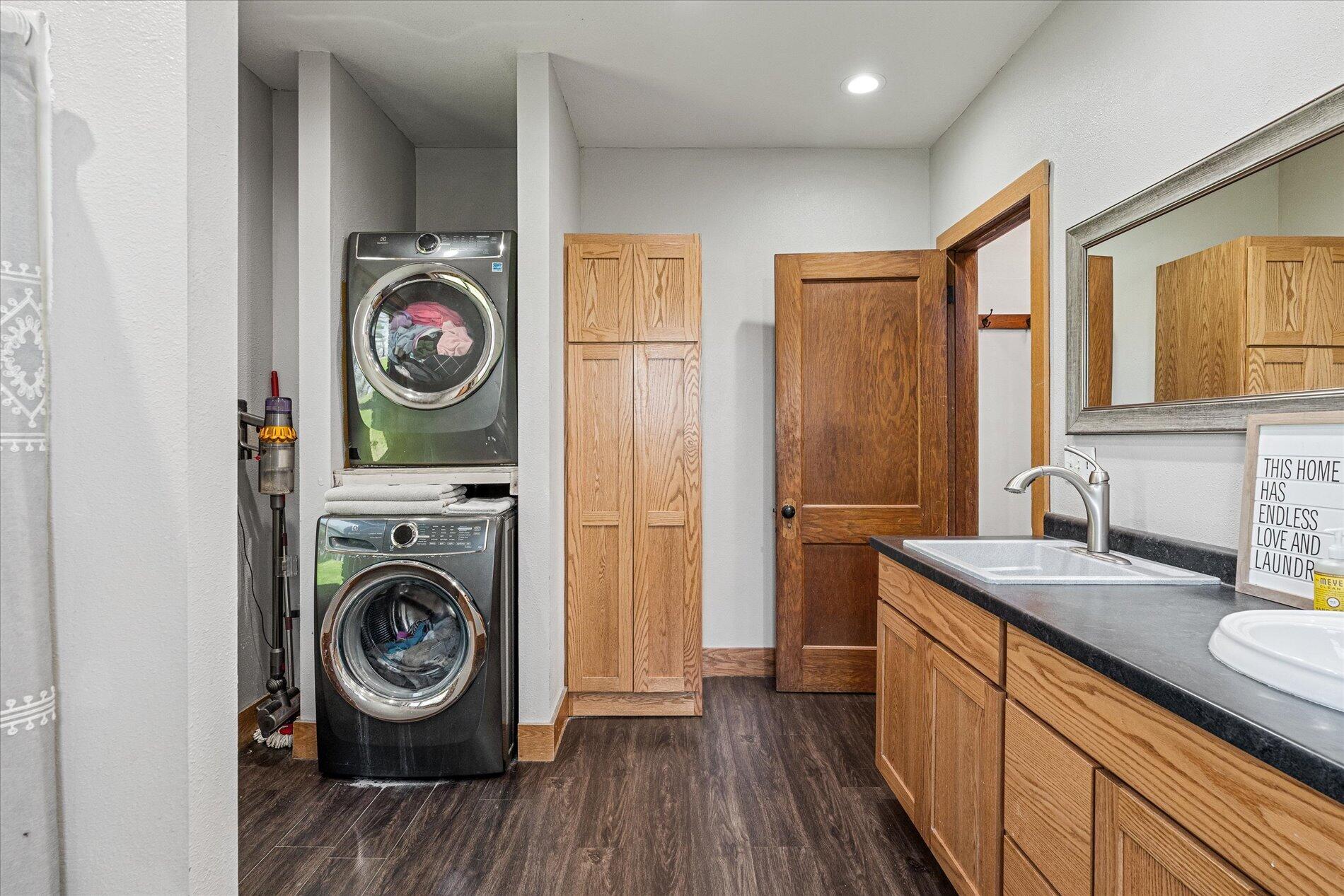 E7155 Traastad Road Franklin, WI 54665 - Photo 21 of 41 Full Bath w/ Laundry