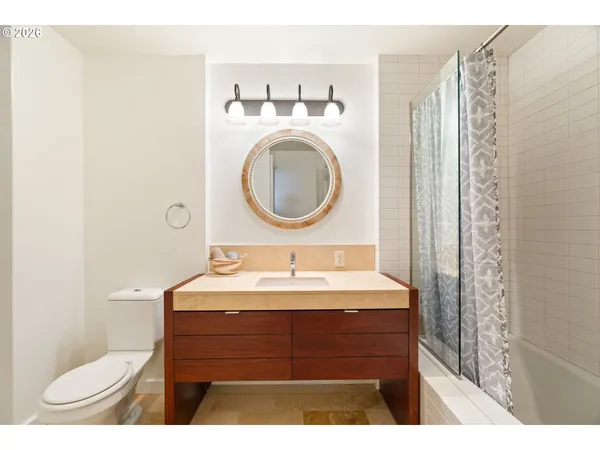 $385,000 | 3570 South River Parkway, Unit 1305, Portland, OR 97239