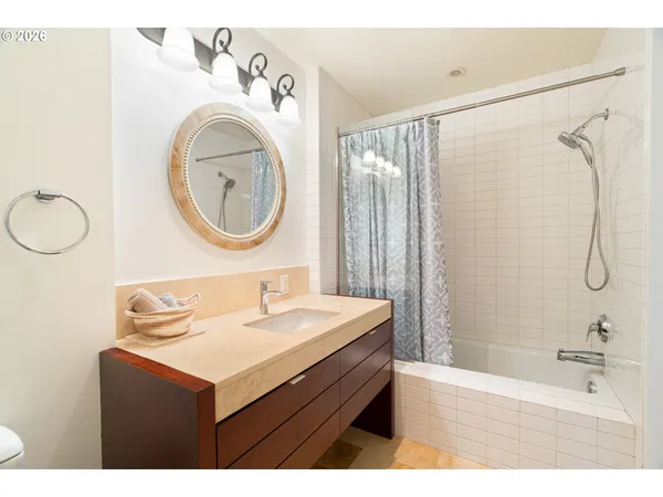 $385,000 | 3570 South River Parkway, Unit 1305, Portland, OR 97239