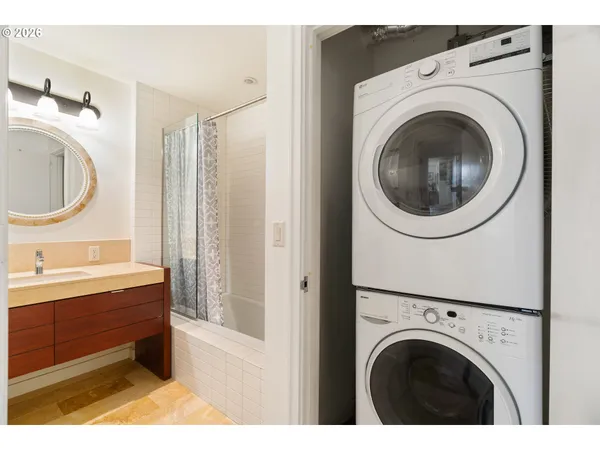 $385,000 | 3570 South River Parkway, Unit 1305, Portland, OR 97239