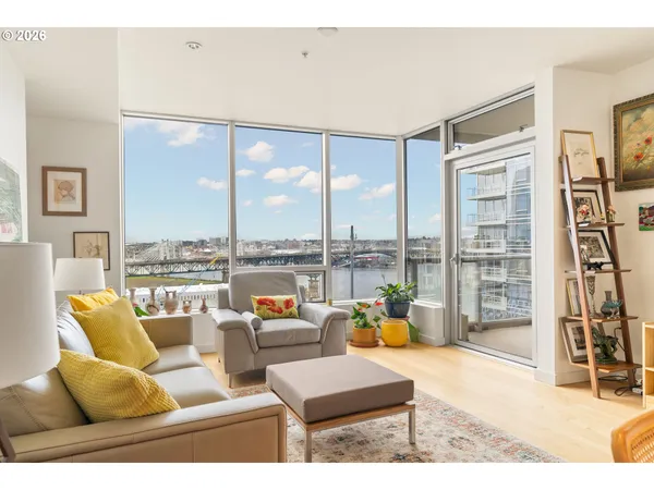 $385,000 | 3570 South River Parkway, Unit 1305, Portland, OR 97239