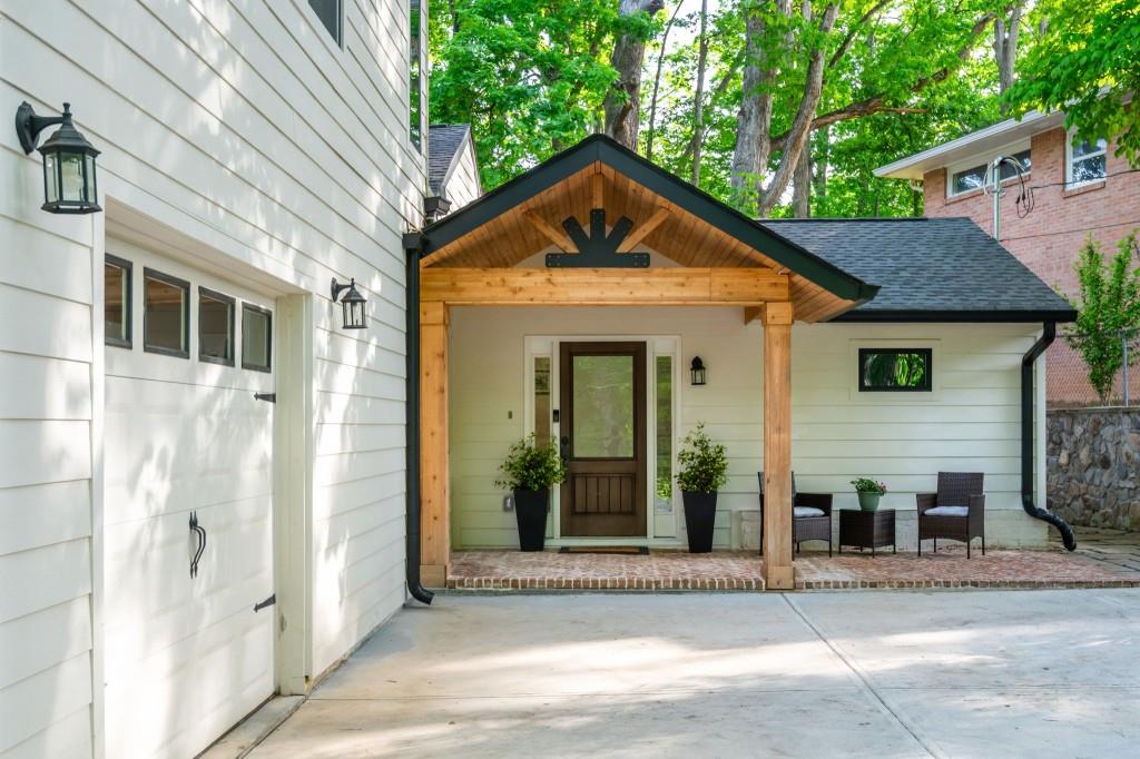 1461 Lively Ridge Road Northeast Atlanta, GA 30329 - Photo 3 of 19