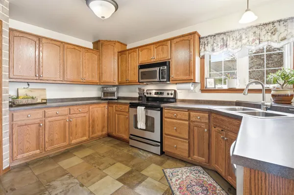 $469,900 | 1730 Cinnabar Way, Green Bay, WI 54311