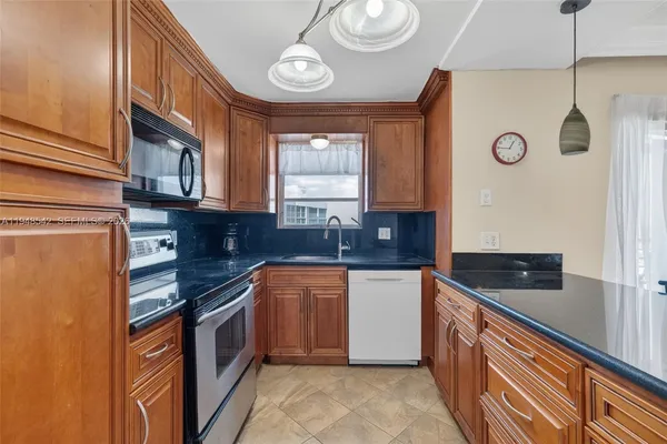 $199,900 | 2731 Northeast 14th Street, Unit 919, Pompano Beach, FL 33062