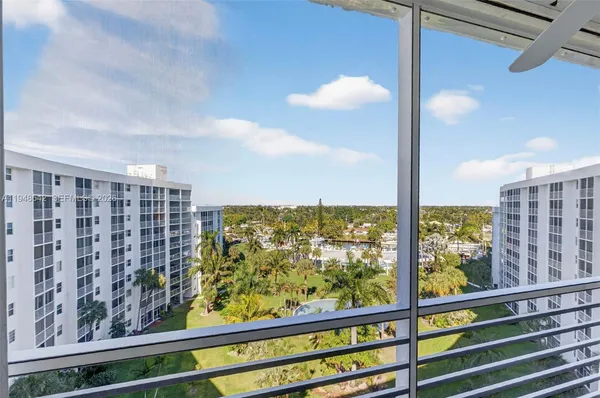 $199,900 | 2731 Northeast 14th Street, Unit 919, Pompano Beach, FL 33062