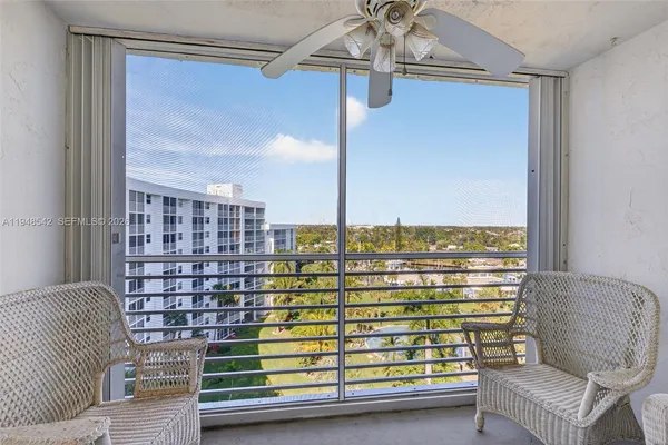 $199,900 | 2731 Northeast 14th Street, Unit 919, Pompano Beach, FL 33062
