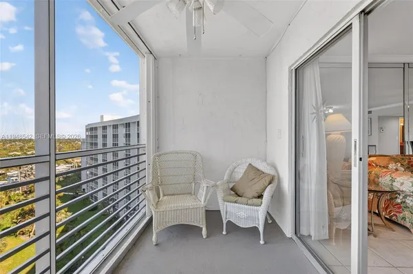 $199,900 | 2731 Northeast 14th Street, Unit 919, Pompano Beach, FL 33062