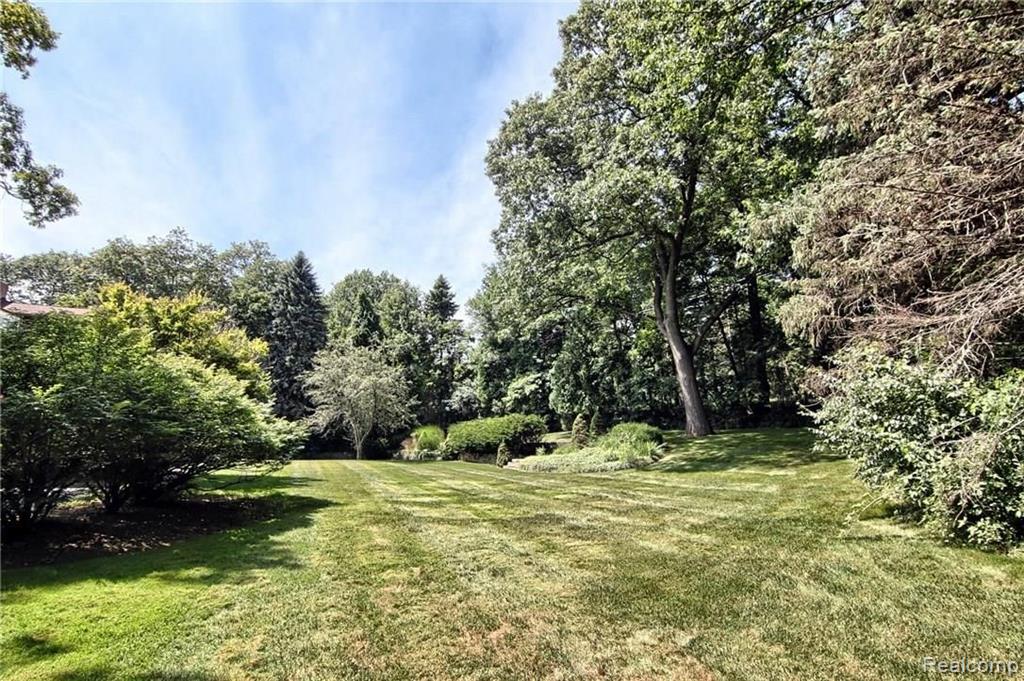 145 Canterbury Road Bloomfield Hills, MI 48304 - Photo 32 of 35
