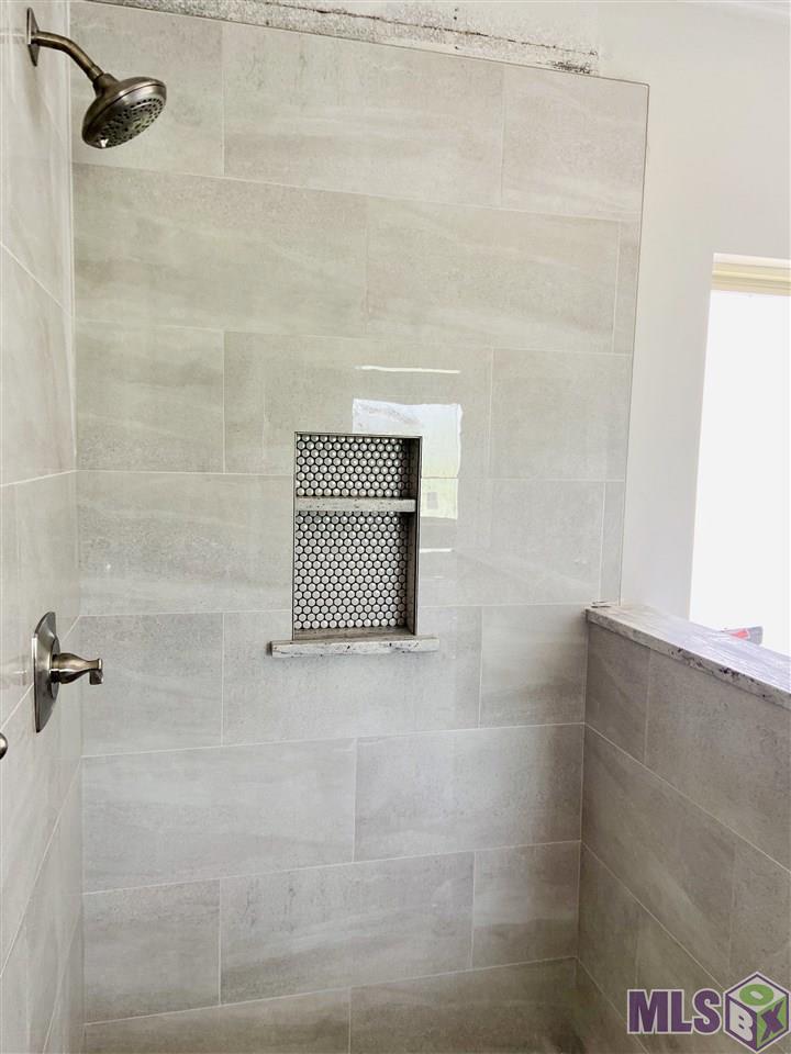 4342 Percheron Avenue Baton Rouge, LA 70820 - Photo 11 of 16 Master Shower