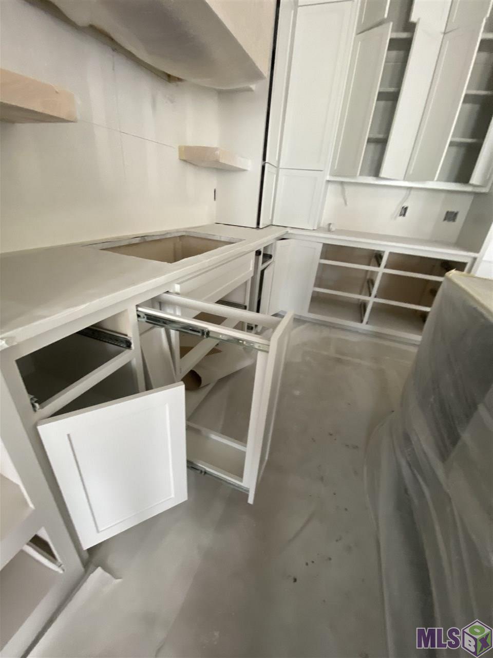 4342 Percheron Avenue Baton Rouge, LA 70820 - Photo 6 of 16 Cabinet Features