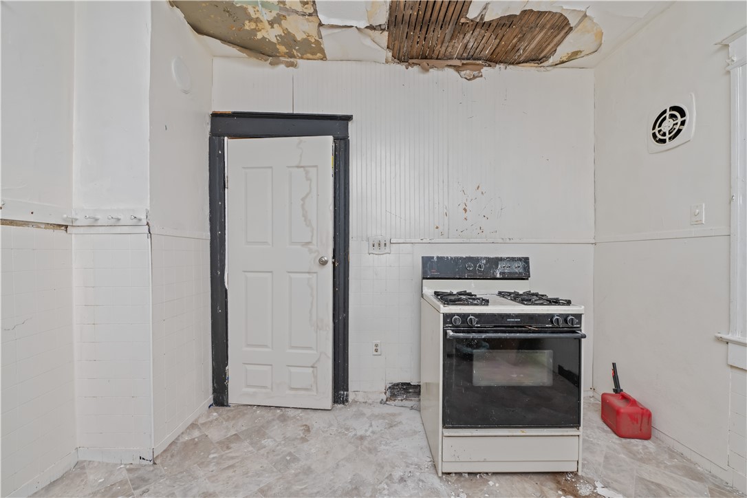 1069 North Goodman Street Rochester, NY 14609 - Photo 11 of 23